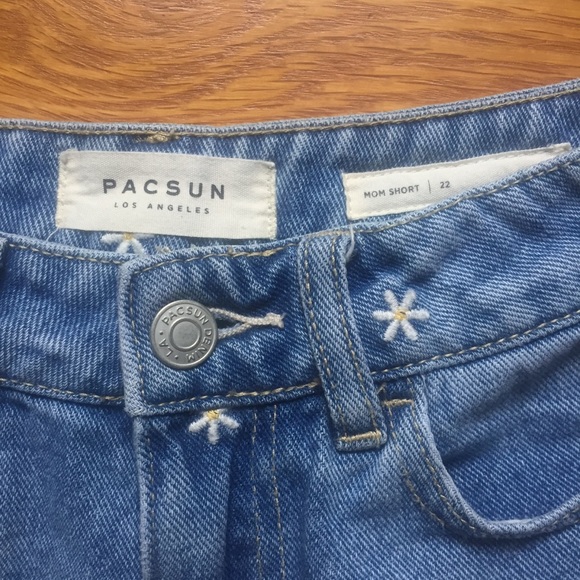 SOLD pacsun daisy shorts - Picture 7 of 7